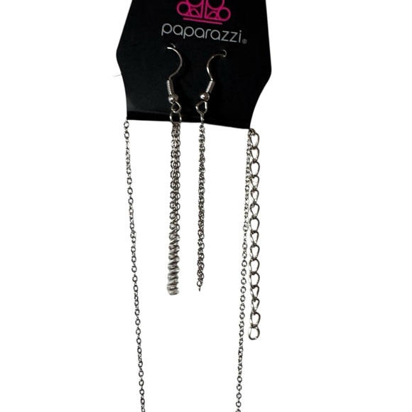 Paparazzi Silver Shapely Silhouettes Necklace and Earrings - Picture 2 of 5